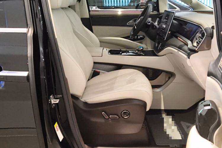 Used Denza D9 2025 DM-i Intelligent Drive 1020 Four-Wheel Drive Flagship Model
