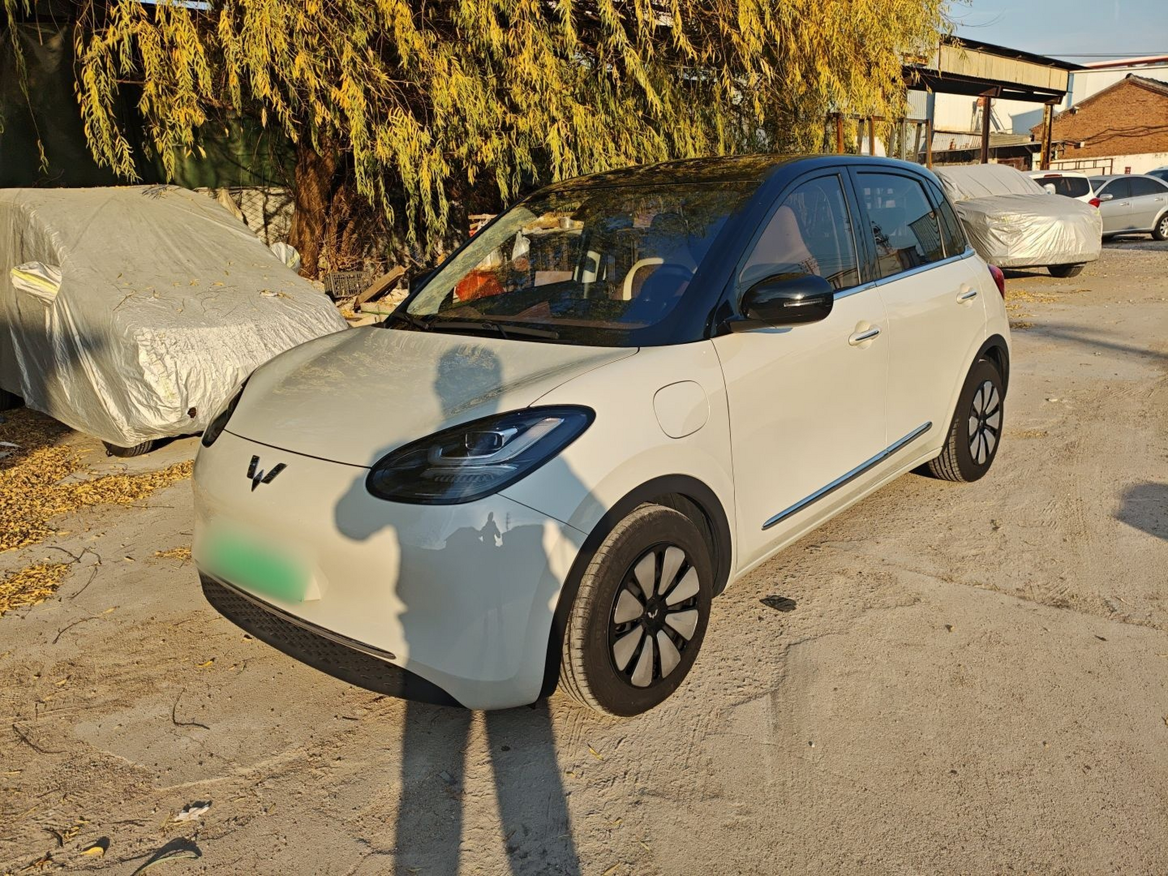 Под передней частью автомобиля