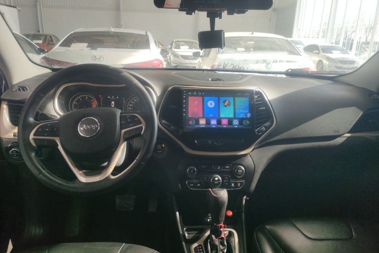 Used  Cherokee 2016 2.4L Leading Edition