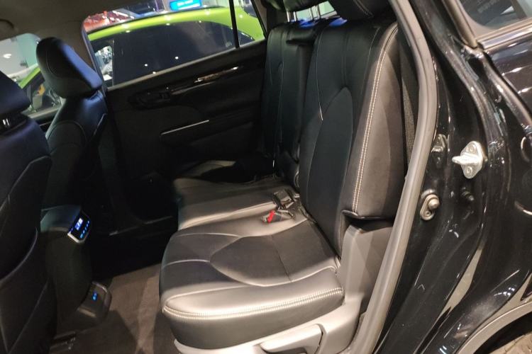 Used Toyota Highlander 2022 Dual-Engine 2.5L Two-Wheel Drive Elite Edition 5 Seats
