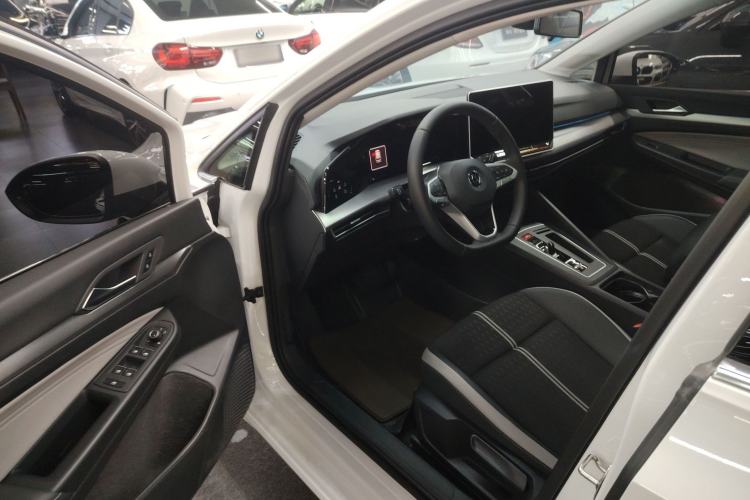 Used Volkswagen Golf 2025 300TSI Pro
