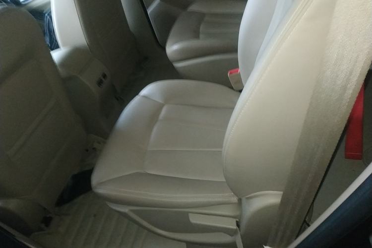 Used Baojun 730 2014 1.5L manual luxury trim 7 seats