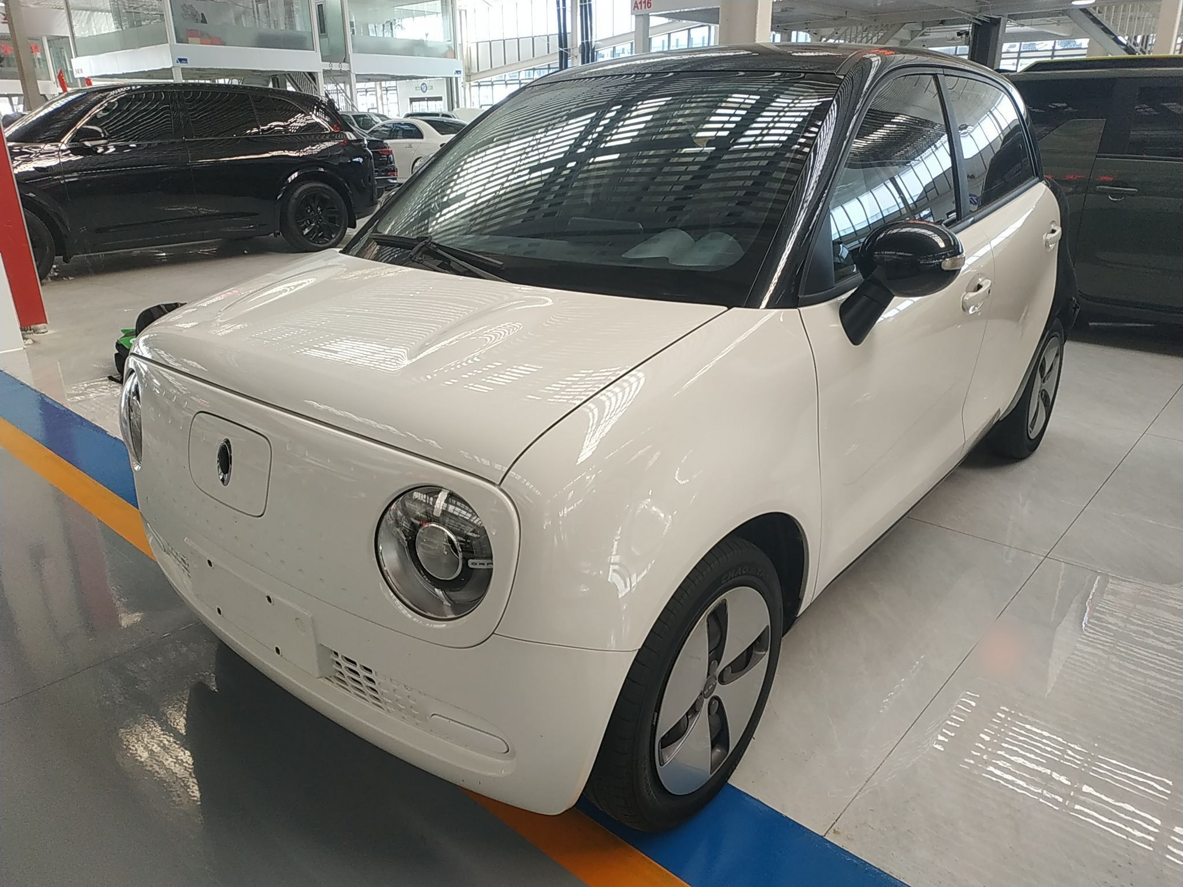 Под передней частью автомобиля