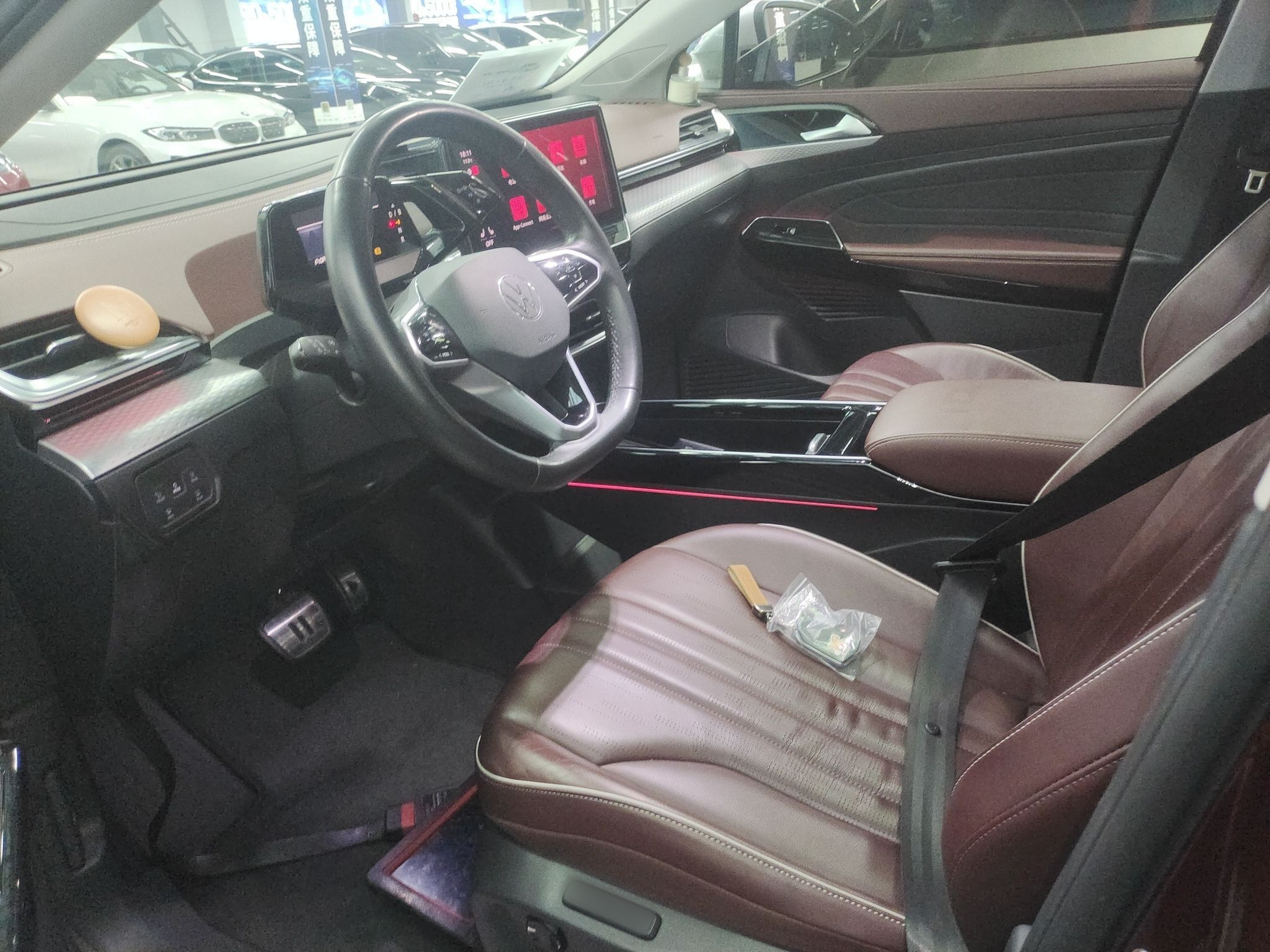 المقاعد الأمامية داخل السيارة