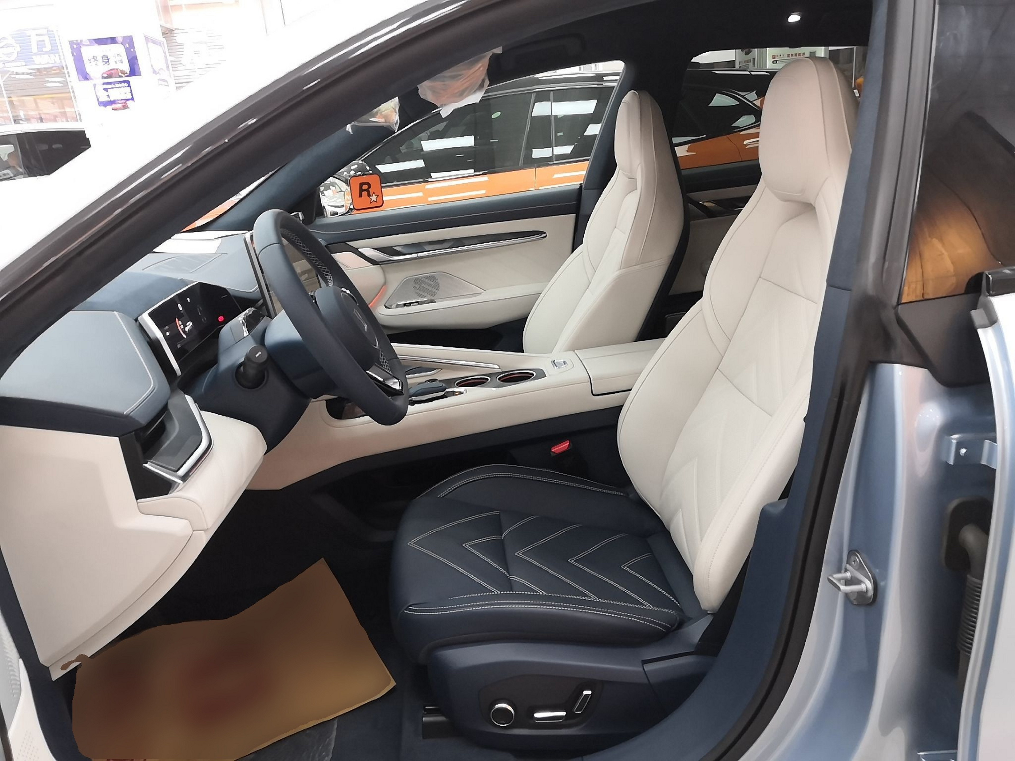 Переднее сиденье в автомобиле