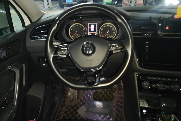 Used Volkswagen Tiguan L 2019 Updated Version 330TSI Automatic Two-Wheel Drive Panoramic Comfort Edition China VI Standard
