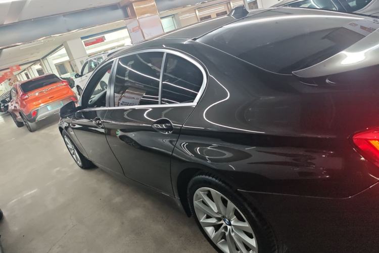 Used BMW 5 Series 2014 528Li Leading Model
