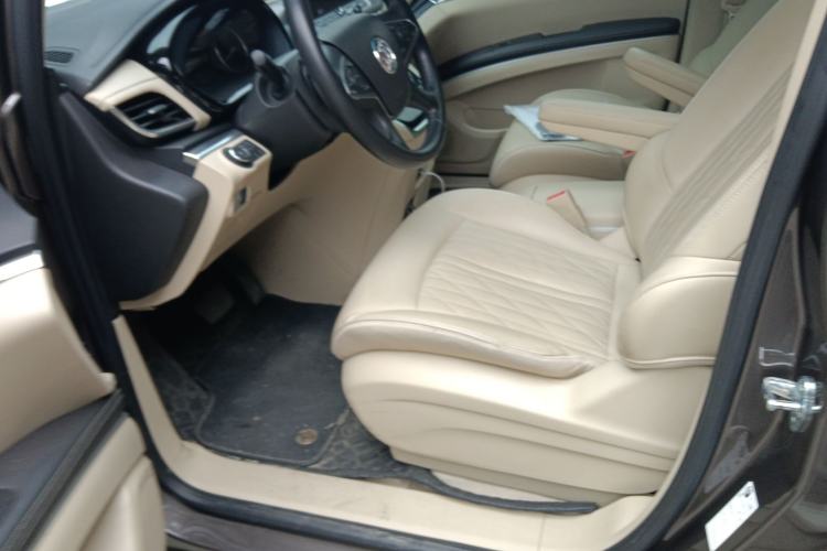 Used Buick GL8 2023 Facelifted Land Cruiser Executive Luxury Version
