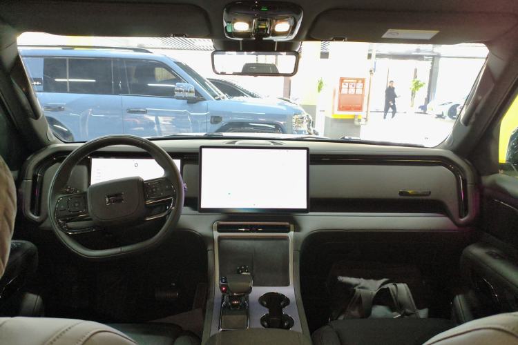 Used  01 2023 All-Purpose 7-Seater Version