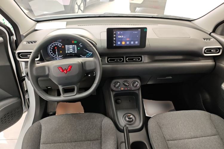 Used Wuling Hongguang New Energy 2025 Extended-Range Hybrid 50KM Comfort Version
