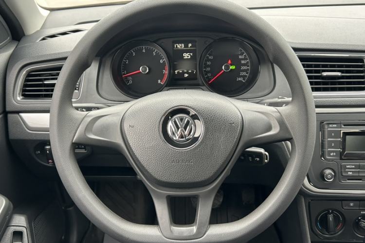 Used Volkswagen Lavida 2015 1.6L Automatic Fashion Edition
