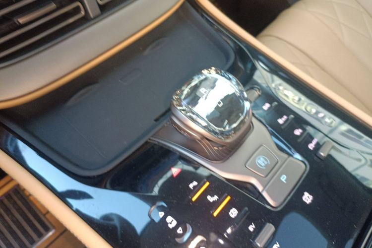 Used Denza D9 2022 DM-i 970 Four-Wheel Drive Prestige Model
