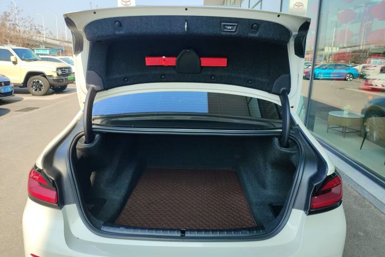 Used BMW 5 Series 2022 Second Facelift 525Li Luxury Package
