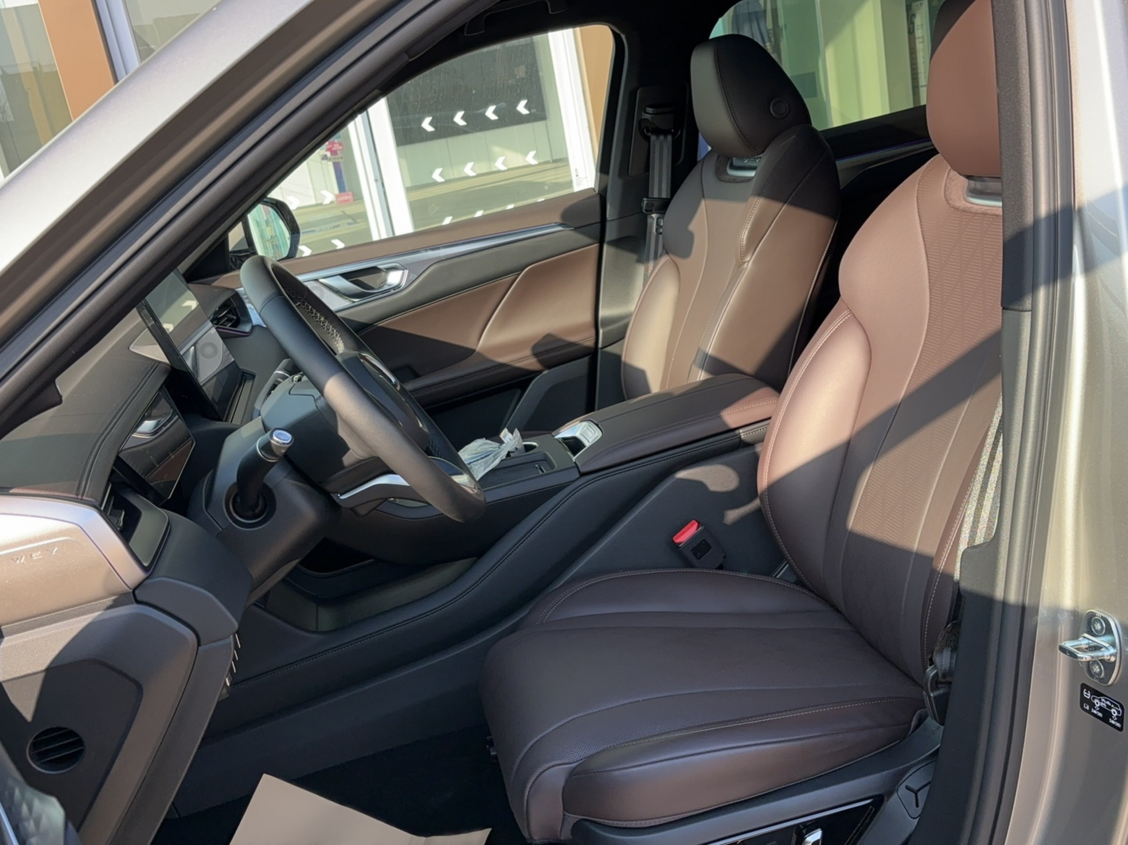 المقاعد الأمامية داخل السيارة