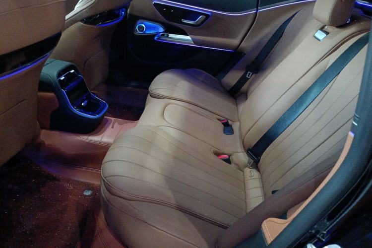 Used Mercedes-Benz E-Class 2025 E 260 L
