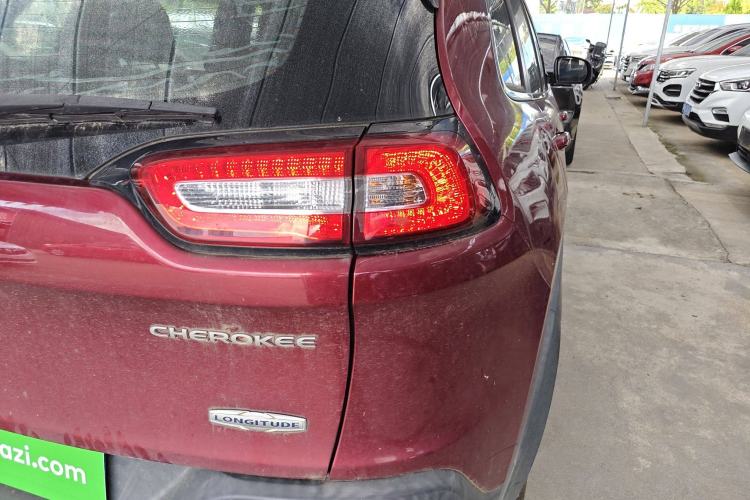 Used  Cherokee 2016 2.4L Leading Edition