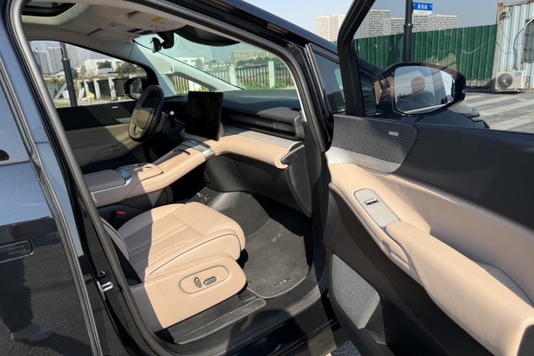 Used XPeng X9 2024 702 Ultra-Long Range Max
