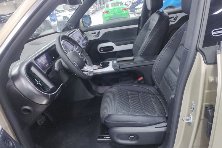 Used  #5 2025 Ultra-Long Range Luxury Four-Wheel Drive Edition