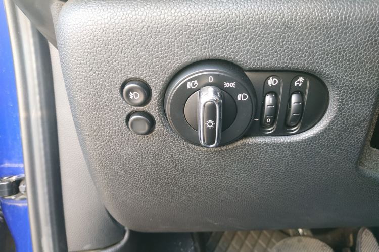 Used  MINI 2019 1.5T COOPER Classic Edition Five-Door Version
