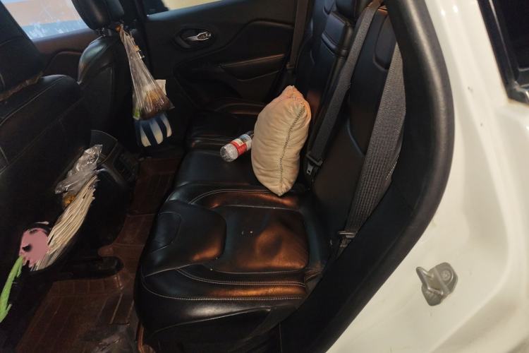 Used  Cherokee 2014 2.4L Luxury Edition