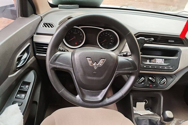 Used Wuling Hongguang 2019 1.5L S Standard Version China VI LAR
