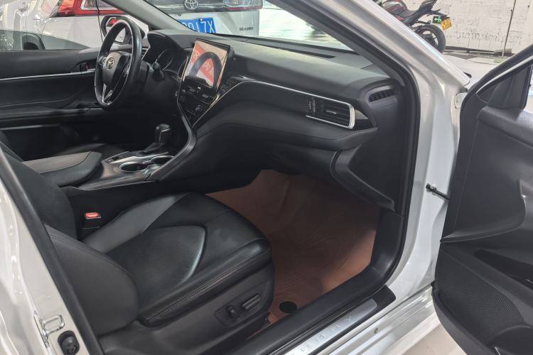 Used Toyota Camry 2021 2.0G Luxury Edition
