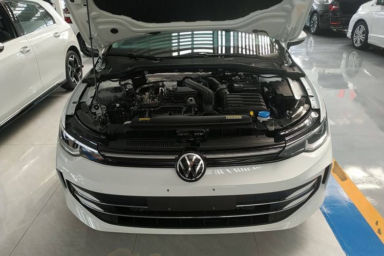 Used Volkswagen Golf 2025 300TSI Pro
