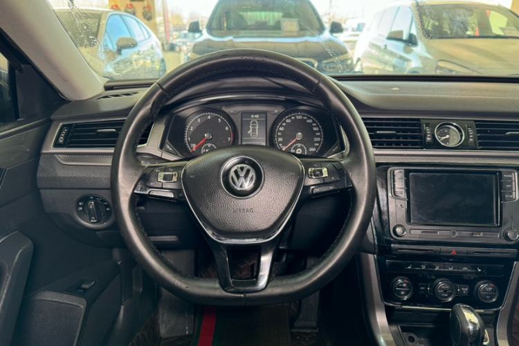 Used Volkswagen Passat 2017 330TSI DSG Luxury Edition
