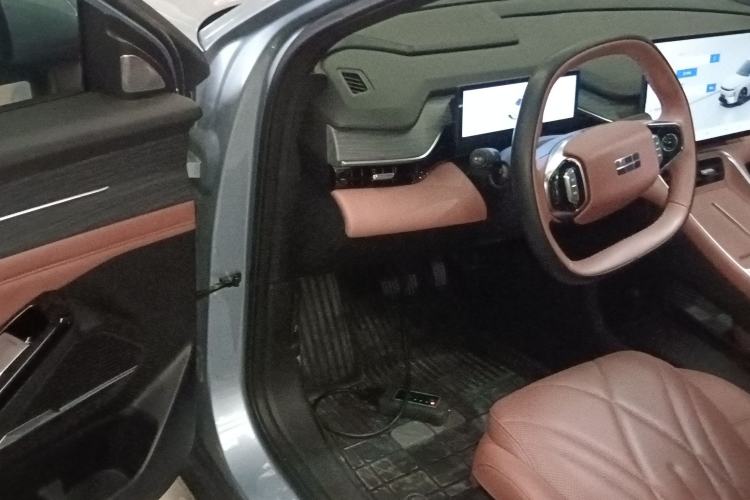 Used  L6 2025 EM-i 140km Starship Edition
