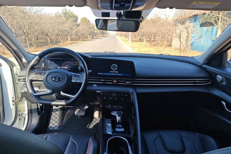 Used Hyundai Elantra 2021 1.5L CVT LUX Prestige Edition
