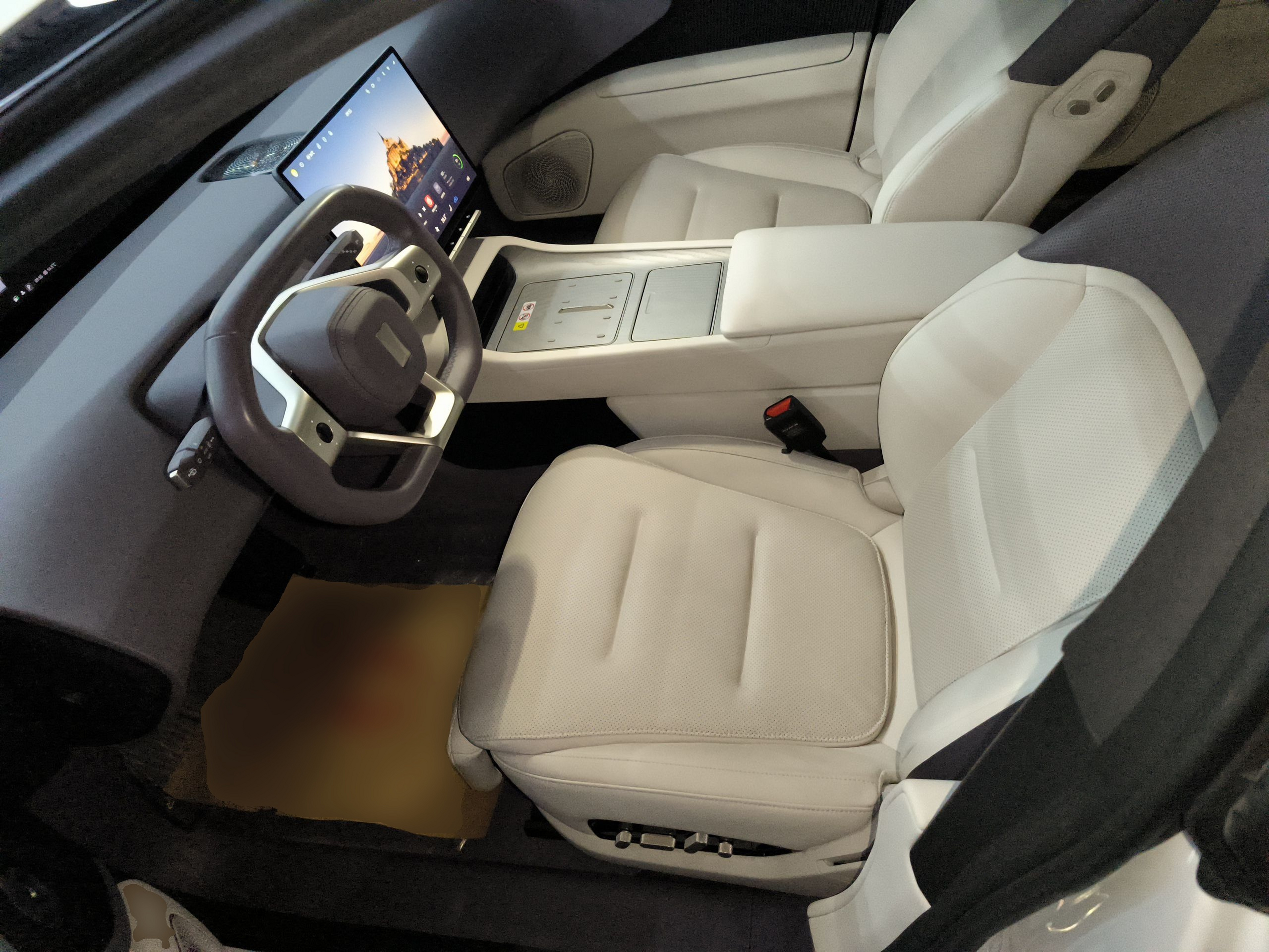 Переднее сиденье в автомобиле