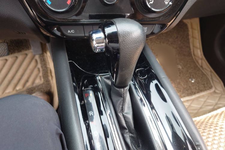 Used Honda Vezel 2015 1.5L CVT two-wheel drive Comfort trim
