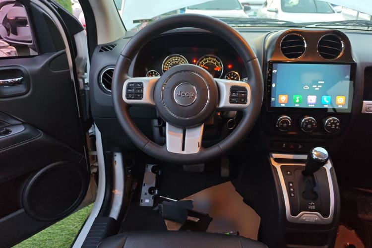 Used  Compass 2014 Revised Version 2.4L Four-Wheel Drive Comfort Edition
