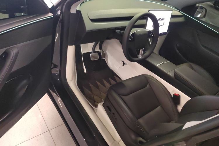 Used Tesla Model Y 2025 Rear-Wheel-Drive Version