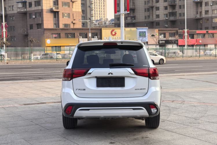 Used Mitsubishi Outlander 2019 2.4L 4x4 Zhi Xiang Edition 5 Seats China VI Standard