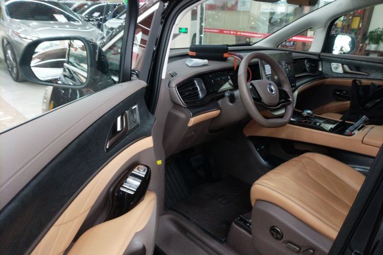 Used Denza D9 2022 DM-i 1040 Prestige Model