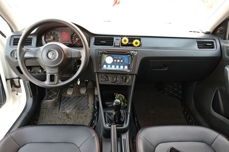 Used Volkswagen Santana 2015 1.6L Manual Fashion Edition
