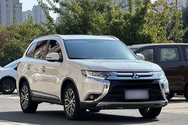 Used Mitsubishi Outlander 2018 2.0L Two-Wheel Drive Glory Edition 5 Seats
