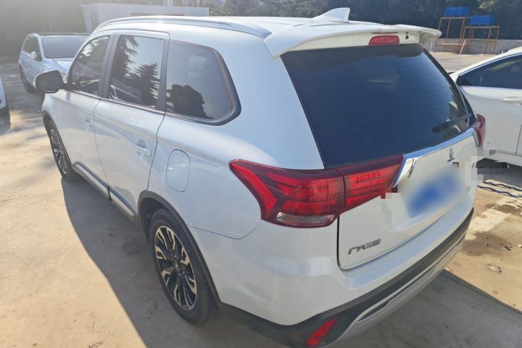 Used Mitsubishi Outlander 2019 2.0L Two-Wheel Drive Comfort Edition 5 Seats China VI Standard
