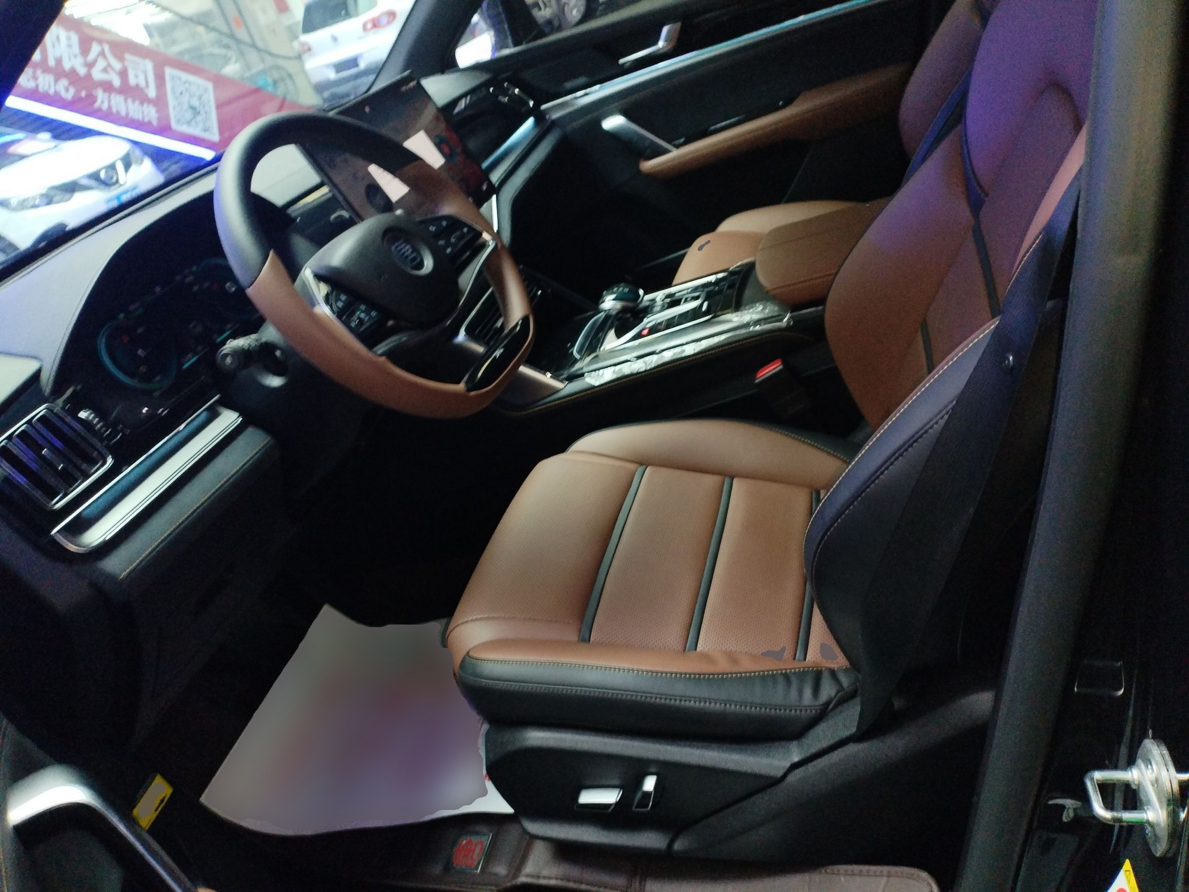 Переднее сиденье в автомобиле