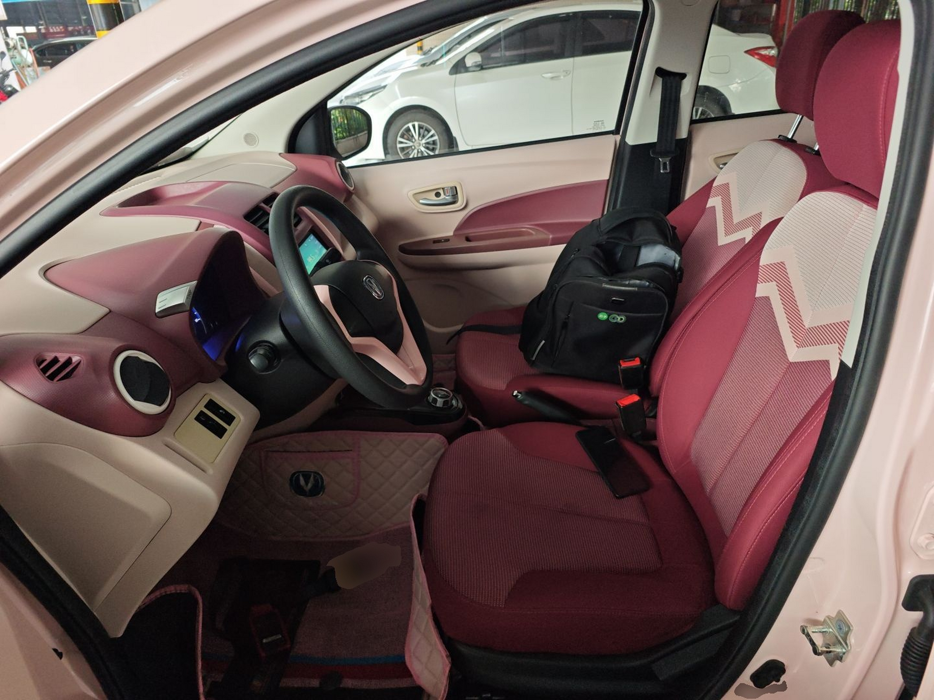 Переднее сиденье в автомобиле