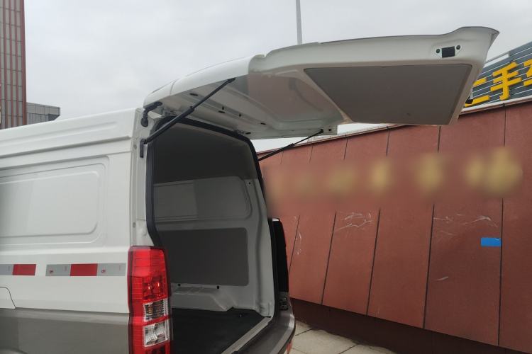 Used Jinbei New Hiace X30L 2024 Champion Edition Van 2/5 Seats Front-Mounted Air Conditioning