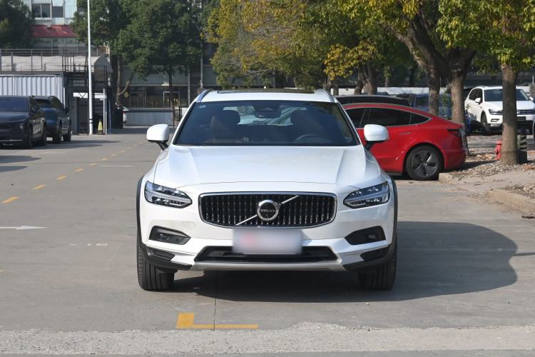 Used Volvo V90 2024 Cross Country B5 AWD Prestige Edition
