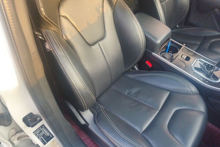 Used Land X7 2015 2.0T Panoramic Prestige Edition
