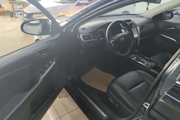 Used Toyota Camry 2016 2.0G 10th Anniversary Leading Edition
