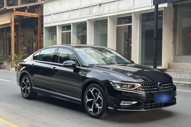 Used Volkswagen Magotan 2023 2 Million Units Limited Edition 330TSI DSG Leading Version
