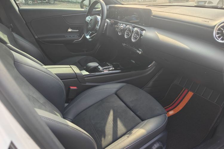 Used Mercedes-Benz A-Class 2022 Second Facelift A 200 L Sport Sedan Fashion Version
