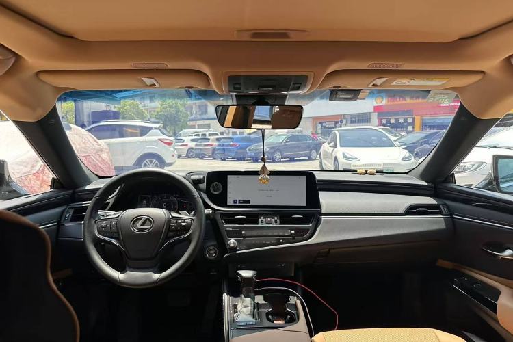 Used Lexus ES 2023 200 Excellence Edition
