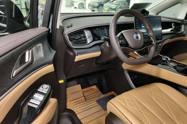 Used Denza D9 2024 DM-i 980 Four-Wheel Drive Prestige Model
