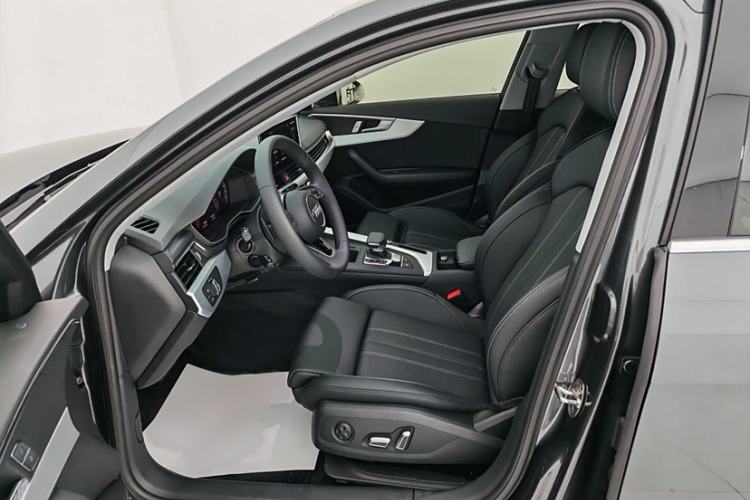 Used Audi A4L 2025 2 Million Units Enjoyment Version 40 TFSI Stylish and Dynamic Type
